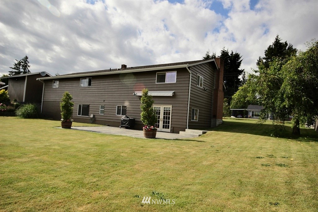 3917 Northeast 6th Street Renton, WA 98056 - Photo 2 of 24