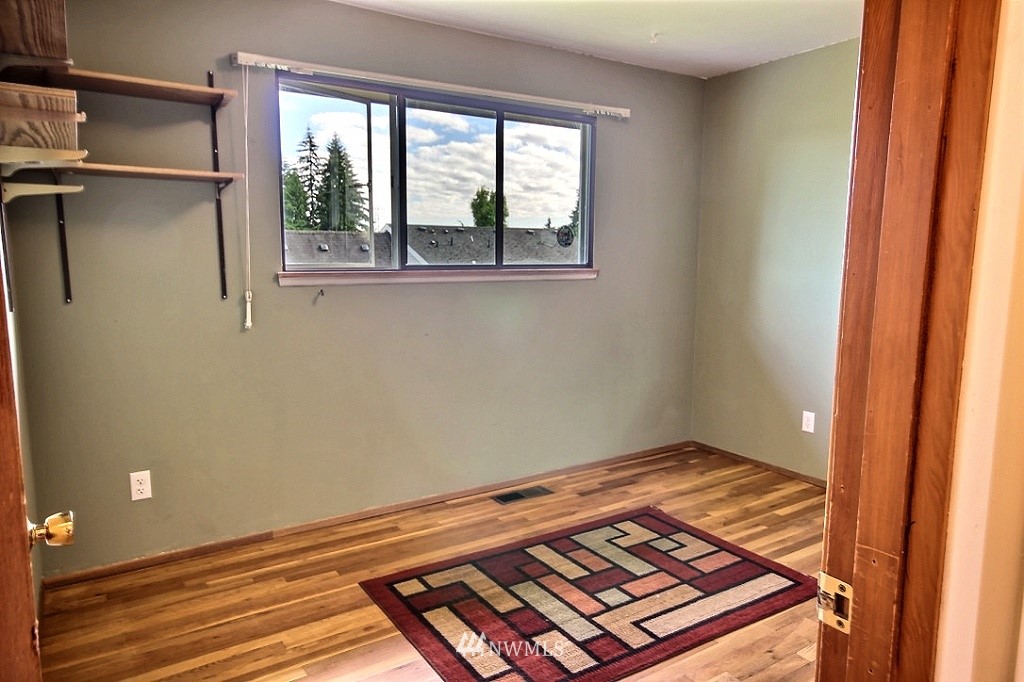 3917 Northeast 6th Street Renton, WA 98056 - Photo 11 of 24