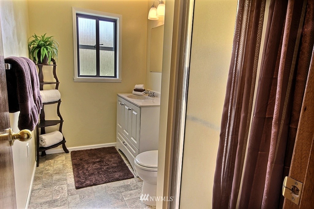 3917 Northeast 6th Street Renton, WA 98056 - Photo 13 of 24