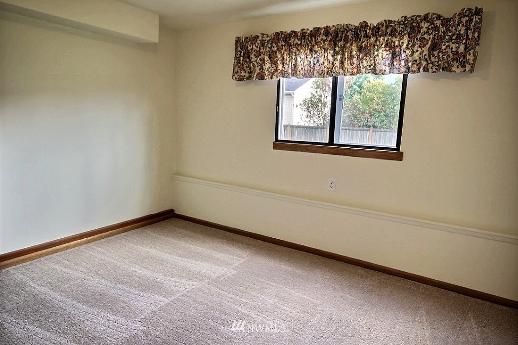 3917 Northeast 6th Street Renton, WA 98056 - Photo 20 of 24