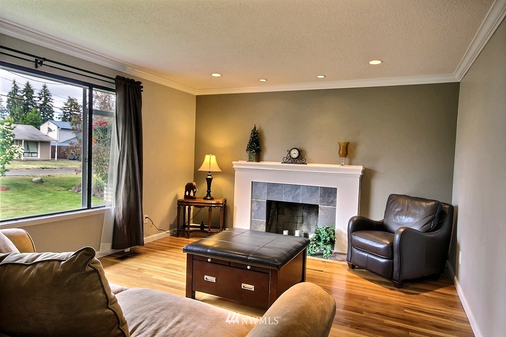 3917 Northeast 6th Street Renton, WA 98056 - Photo 4 of 24