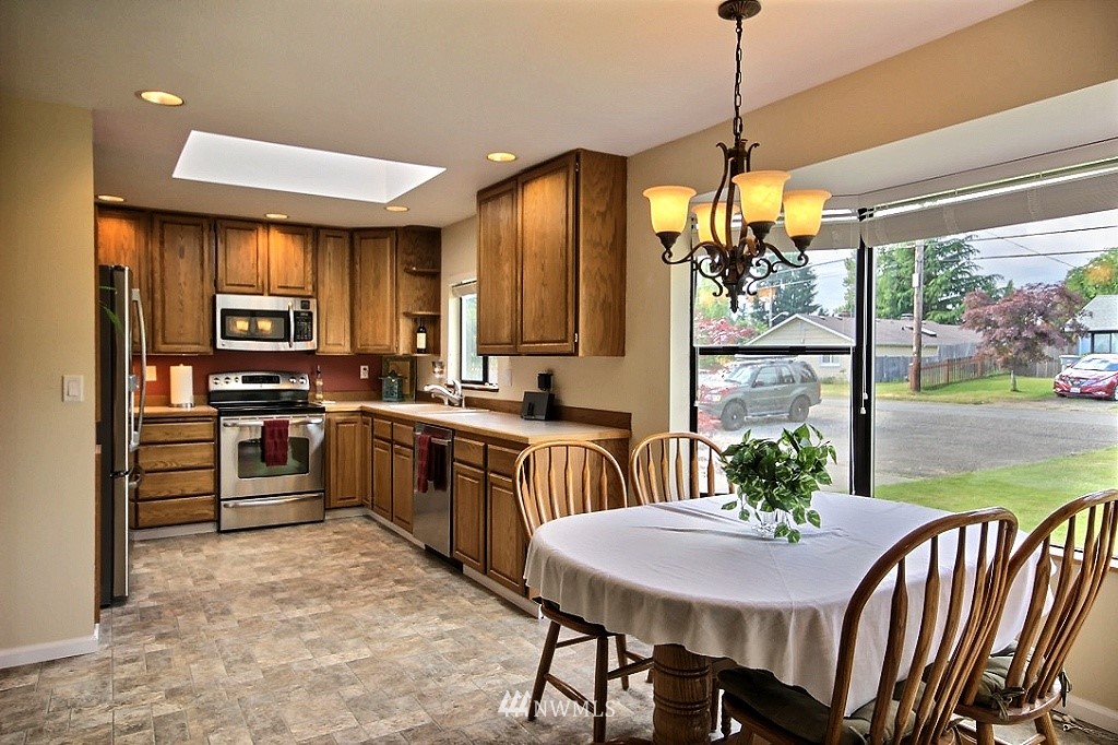 3917 Northeast 6th Street Renton, WA 98056 - Photo 5 of 24