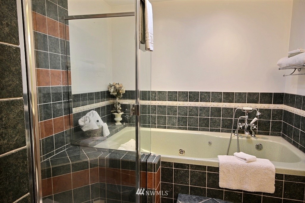 3917 Northeast 6th Street Renton, WA 98056 - Photo 9 of 24