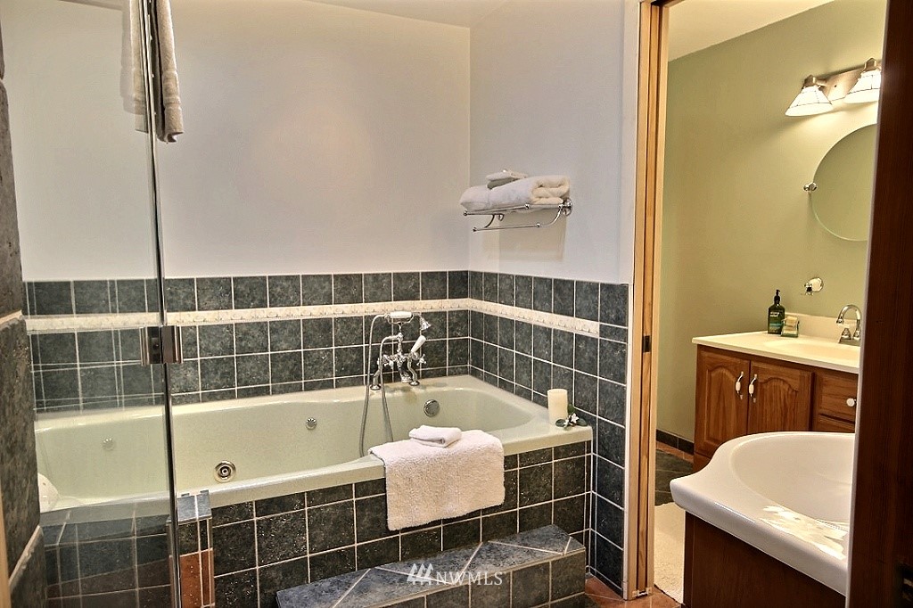 3917 Northeast 6th Street Renton, WA 98056 - Photo 10 of 24
