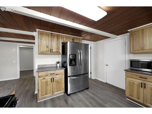 3090 Willakenzie Road Eugene, OR 97401 - Photo 8 of 22 a kitchen with stainless steel appliances a refrigerator and a stove top oven