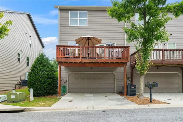 a view of a house with a yard and plants