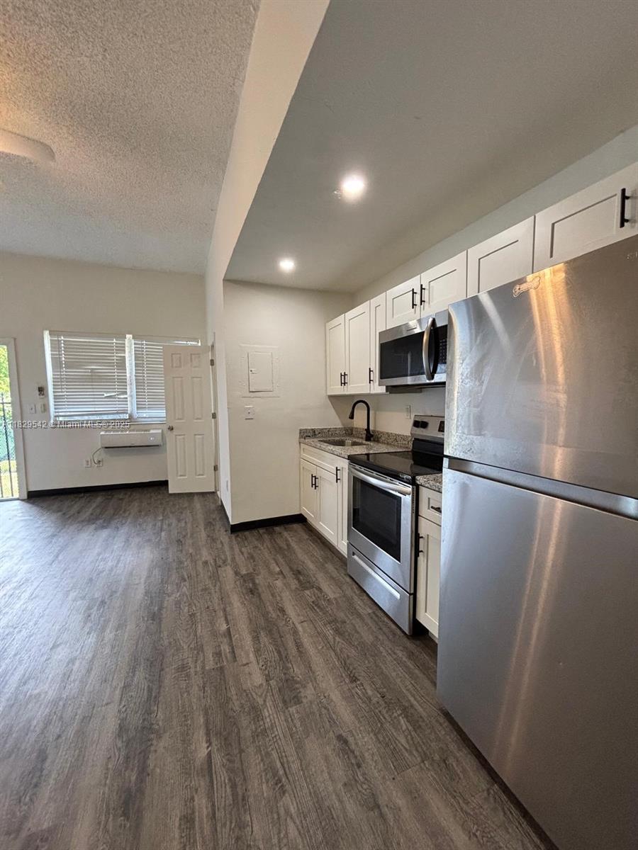 467 Northwest 8th Street, Unit 1 Miami, FL 33136 - Photo 3 of 23