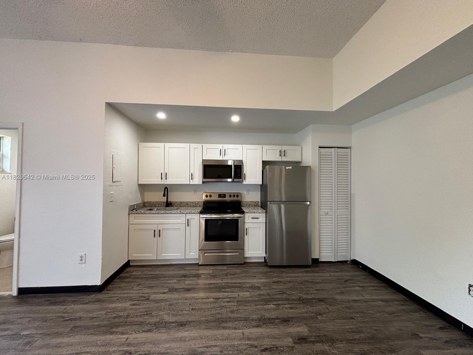 467 Northwest 8th Street, Unit 1 Miami, FL 33136 - Photo 6 of 23