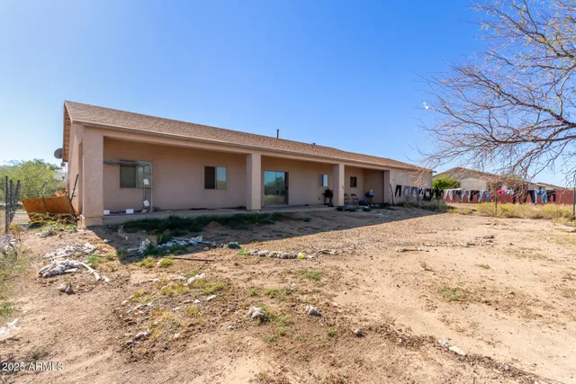 a front view of house with yard