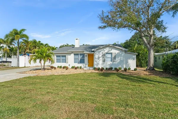 $799,900 | 107 4th Street, Belleair Beach, FL 33786