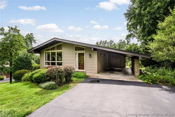 $289,900 | 5113 West Shoreline Drive, Floyds Knobs, IN 47119