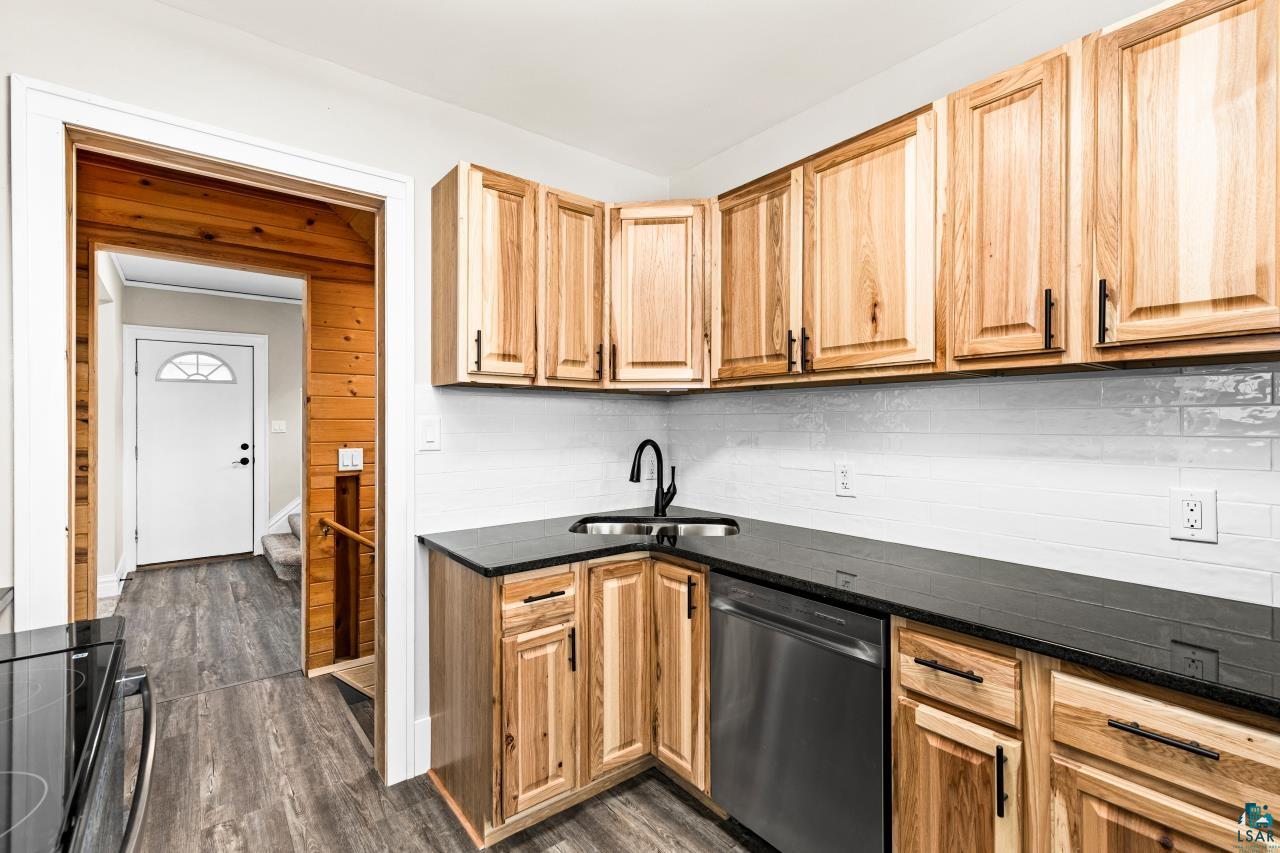 3916 West 4th Street Duluth, MN 55807 - Photo 11 of 38