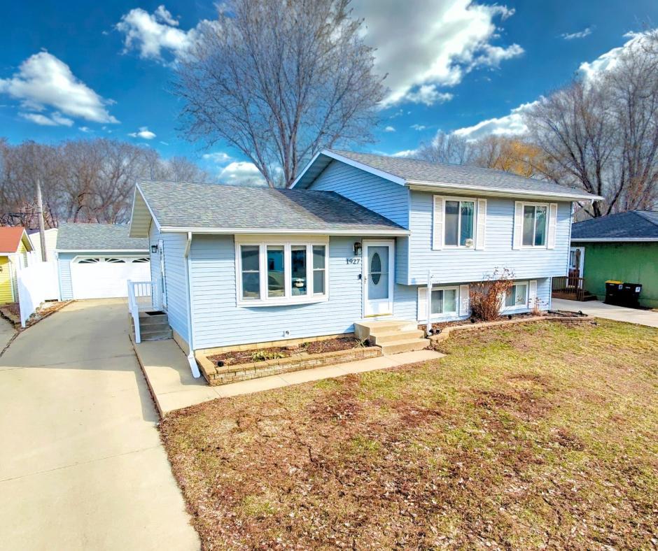 1927 42nd Street Northwest Rochester, MN 55901 - Photo 1 of 1 Gallery Image 1