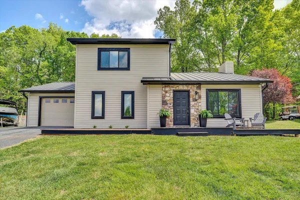 $499,900 | 150 Indian Pointe Drive, Hardy, VA 24101