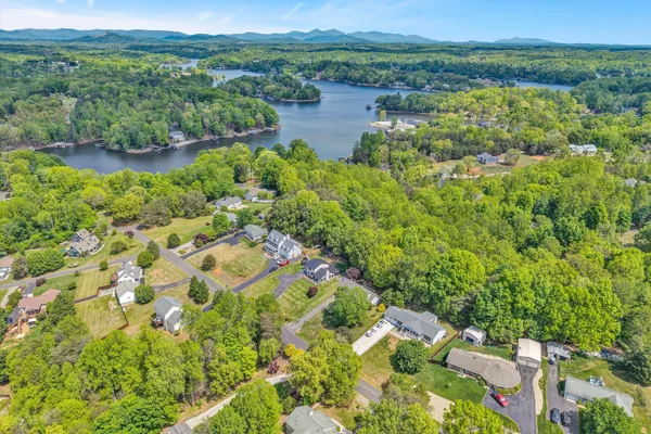 $499,900 | 150 Indian Pointe Drive, Hardy, VA 24101