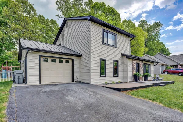 $499,900 | 150 Indian Pointe Drive, Hardy, VA 24101