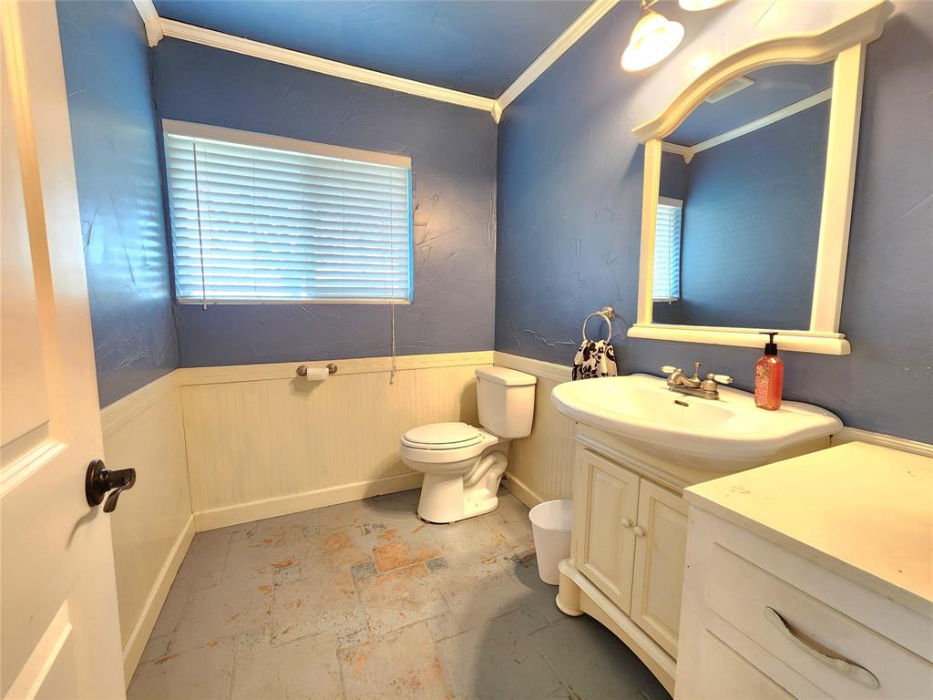 204 Ranch House Road Willow Park, TX 76087 - Photo 22 of 22 a bathroom with a granite countertop sink toilet a mirror and bathtub