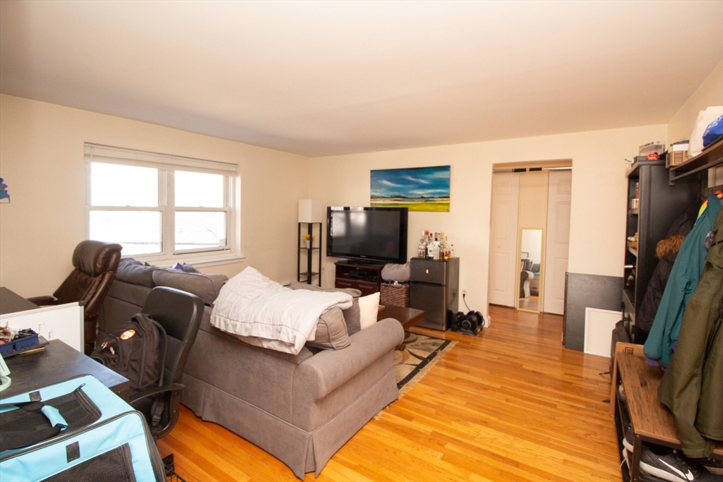 95 Chestnut Street, Unit 4 Brookline, MA 02445 - Photo 1 of 5