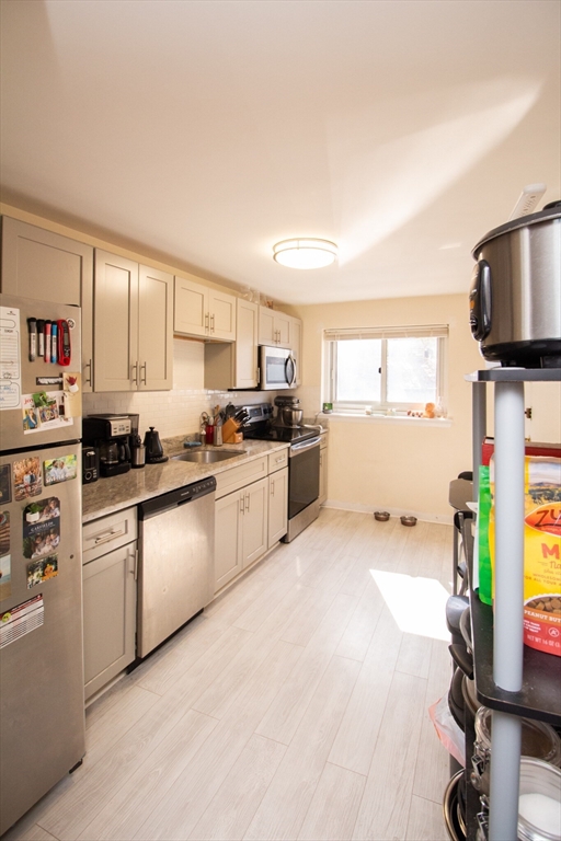 95 Chestnut Street, Unit 4 Brookline, MA 02445 - Photo 3 of 5