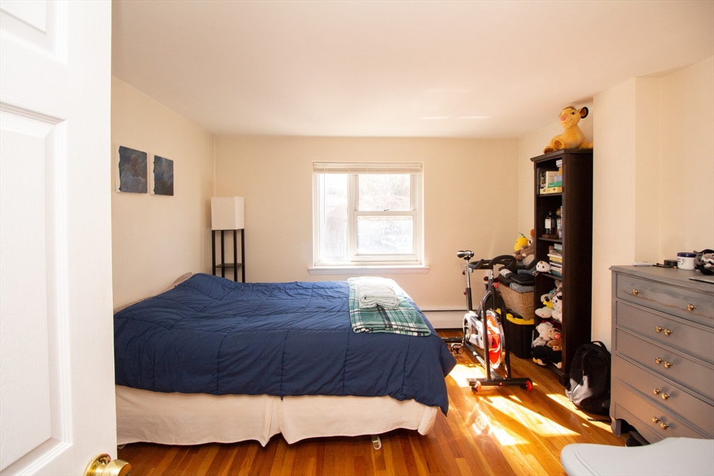 95 Chestnut Street, Unit 4 Brookline, MA 02445 - Photo 4 of 5