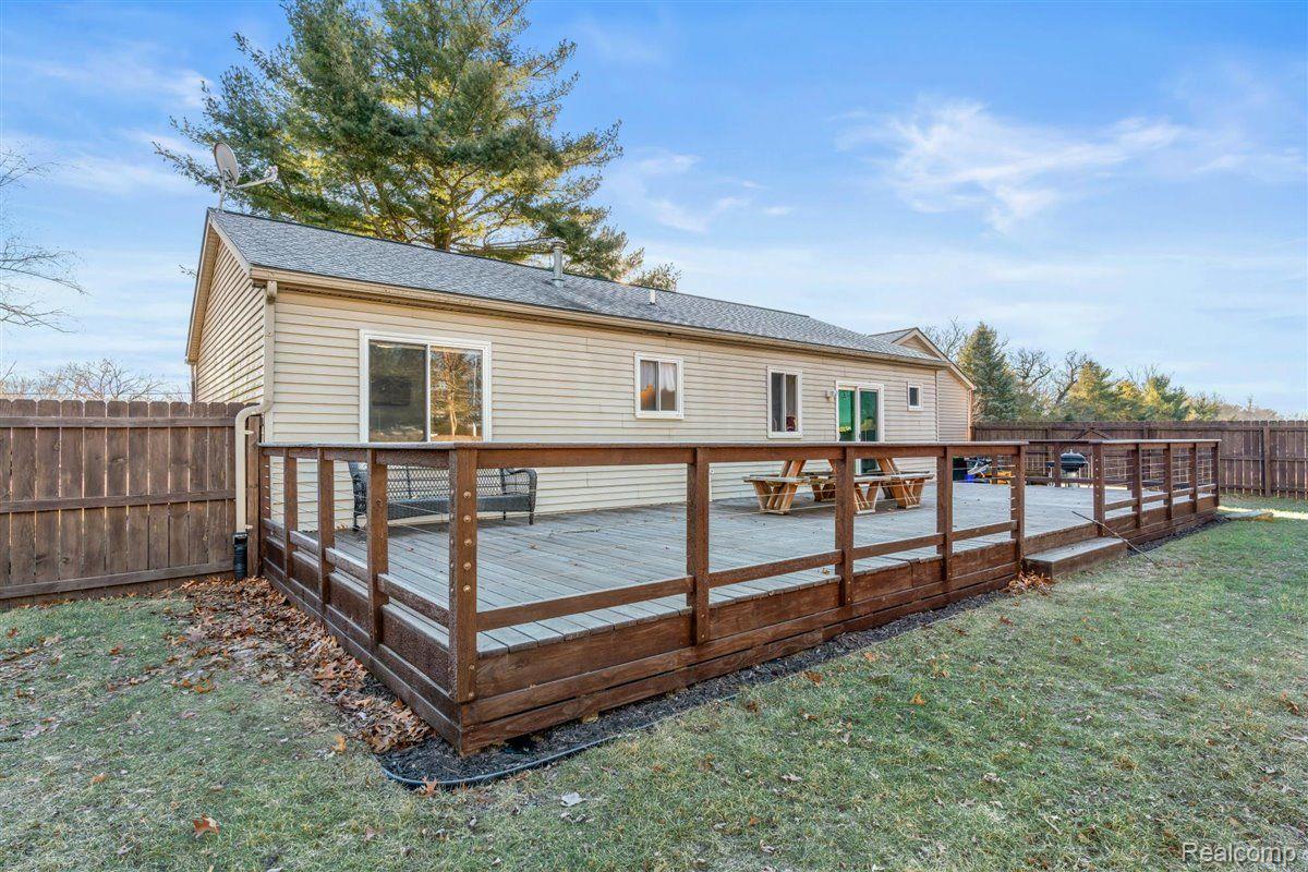 8982 Lee Road Brighton, MI 48116 - Photo 15 of 35 Gallery Image 15