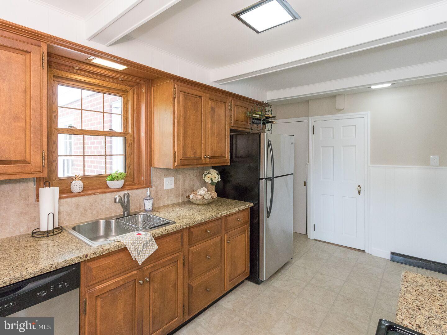 215 Highland Road Pottstown, PA 19464 - Photo 9 of 25 Kitchen