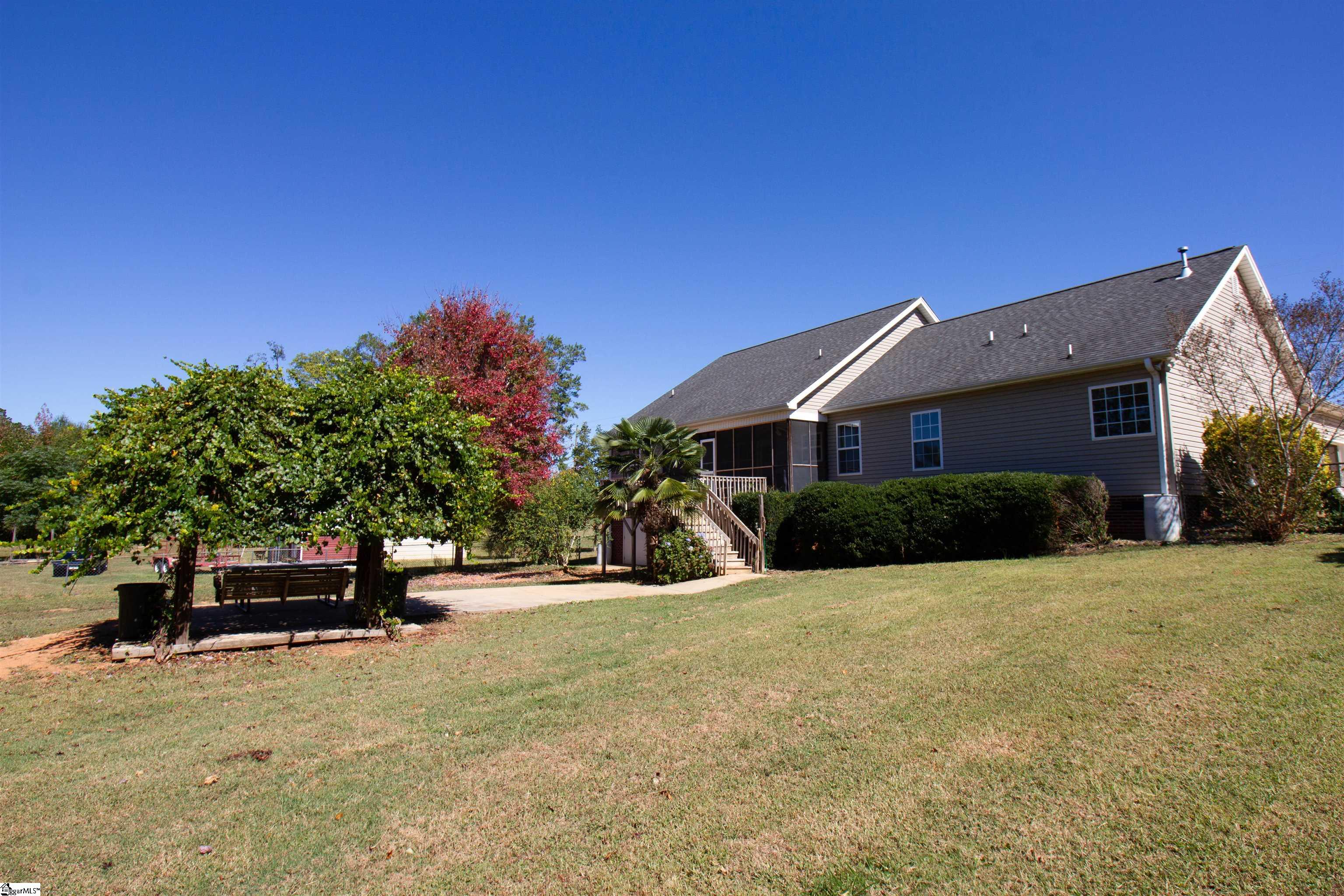 334 Greenpond Road Fountain Inn, SC 29644 - Photo 4 of 36