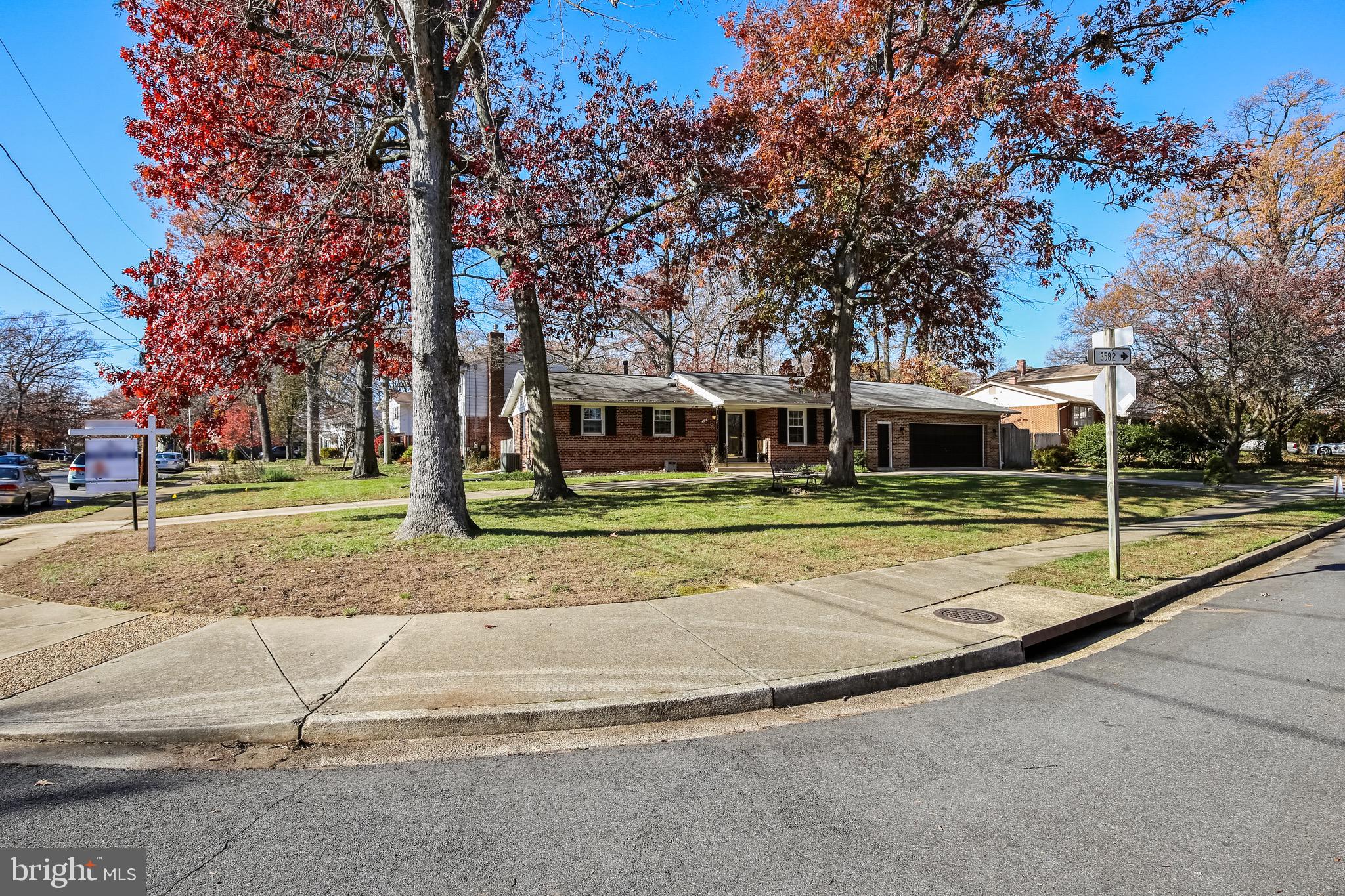 6310 Wayles Street Springfield, VA 22150 - Photo 4 of 68