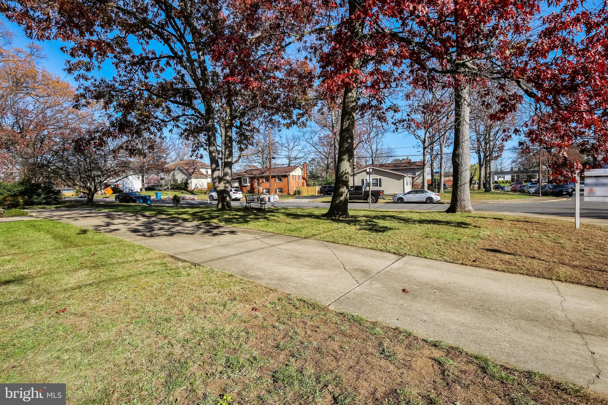 6310 Wayles Street Springfield, VA 22150 - Photo 5 of 68