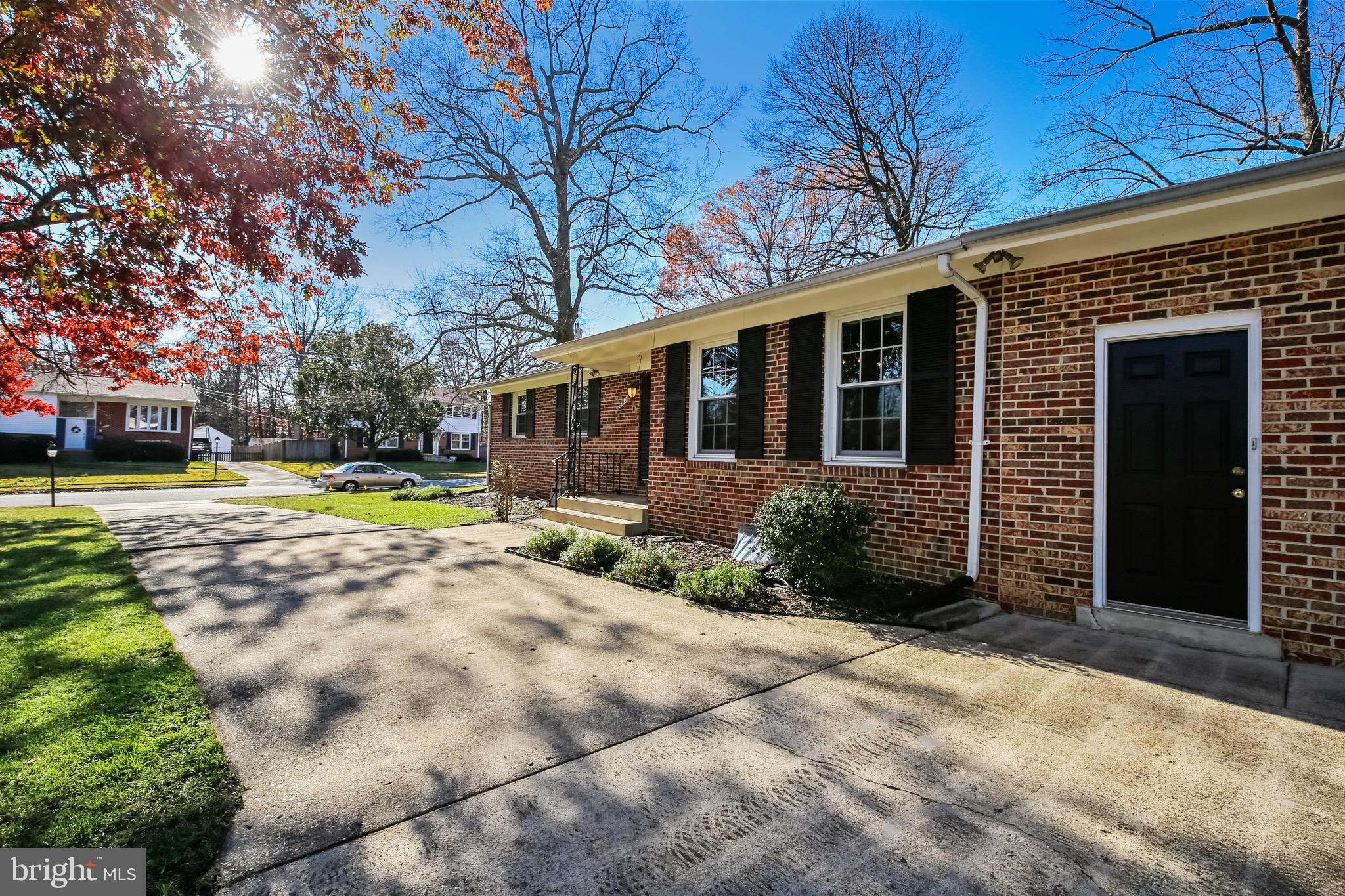 6310 Wayles Street Springfield, VA 22150 - Photo 7 of 68