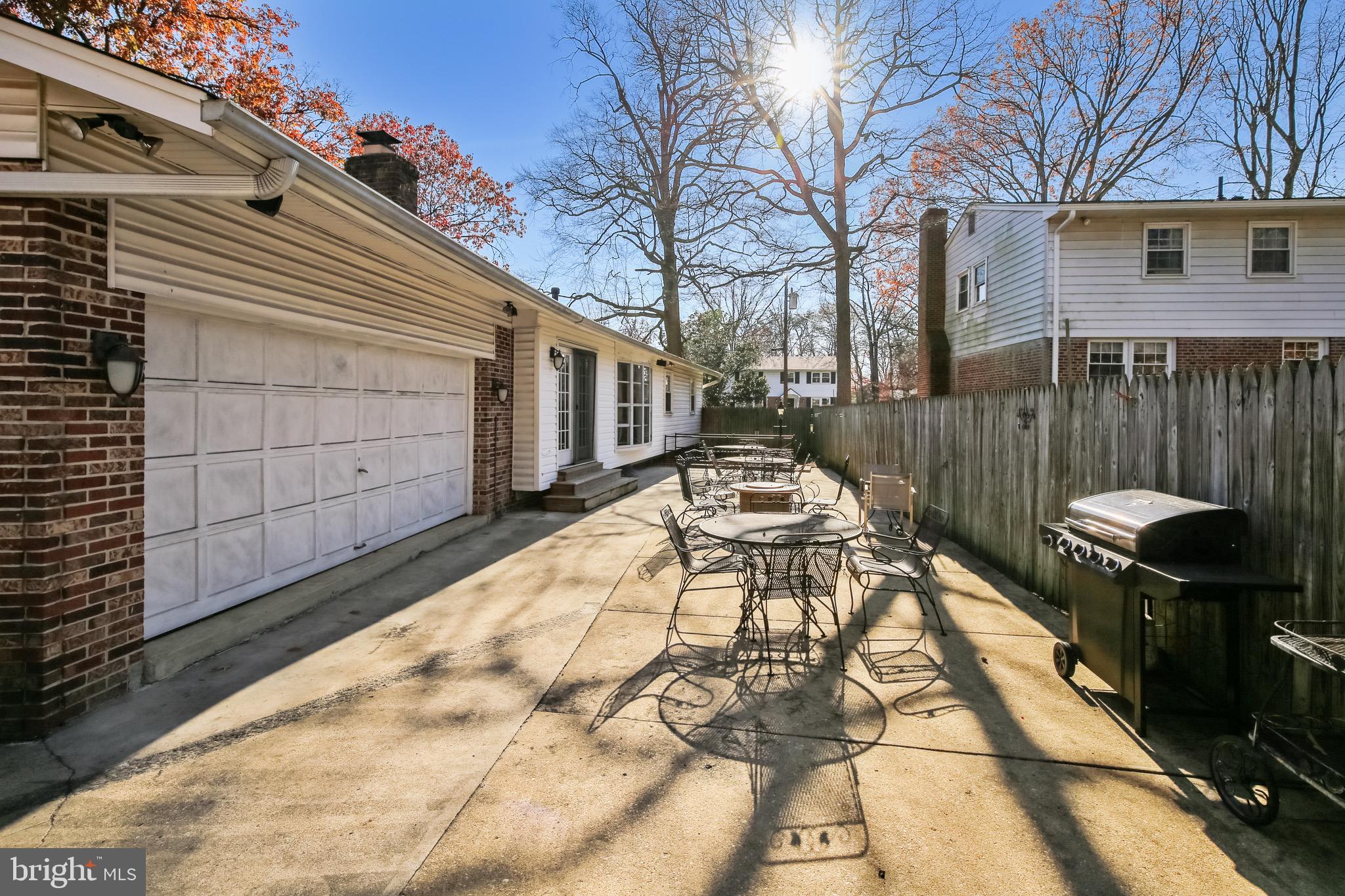 6310 Wayles Street Springfield, VA 22150 - Photo 8 of 68