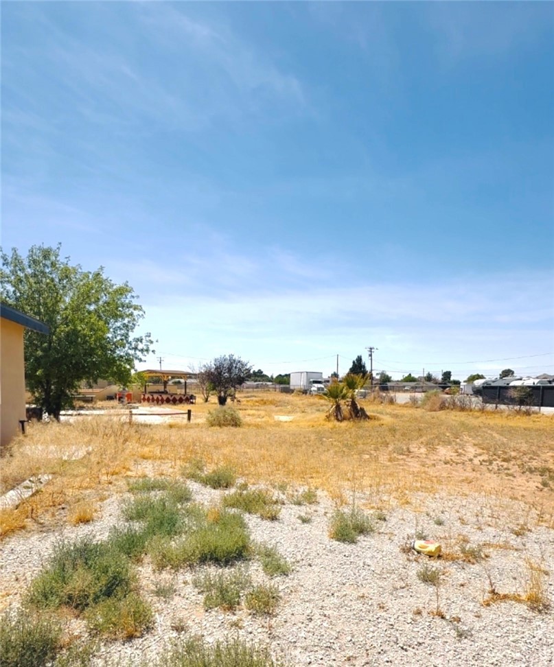 14080 Mohawk Road Apple Valley, CA 92307 - Photo 25 of 26 Land to side of the house