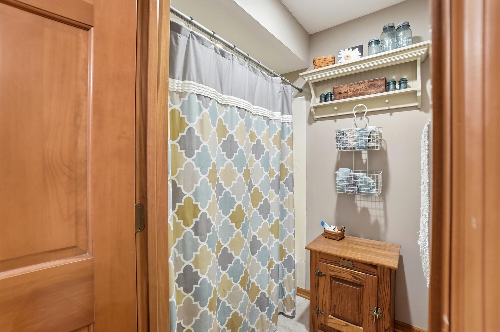 3102 Clark-Shaw Road Powell, OH 43065 - Photo 75 of 104 hall bathroom