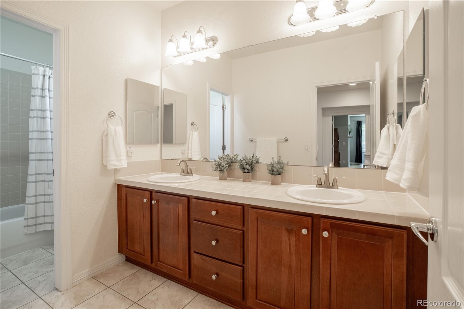 2550 Shadecrest Place Highlands Ranch, CO 80126 - Photo 36 of 50