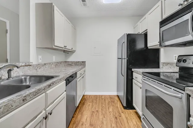 $2,100 | 2011 North Highway 17, Unit 2200H, Mount Pleasant, SC 29466