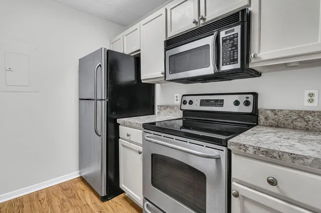 $2,100 | 2011 North Highway 17, Unit 2200H, Mount Pleasant, SC 29466