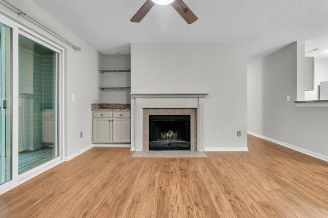 $2,100 | 2011 North Highway 17, Unit 2200H, Mount Pleasant, SC 29466