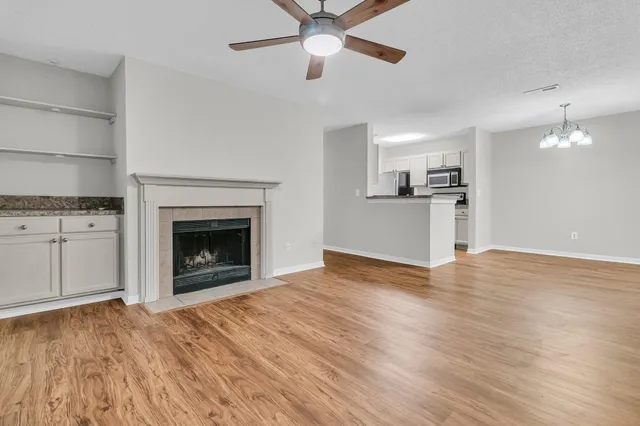 $2,100 | 2011 North Highway 17, Unit 2200H, Mount Pleasant, SC 29466