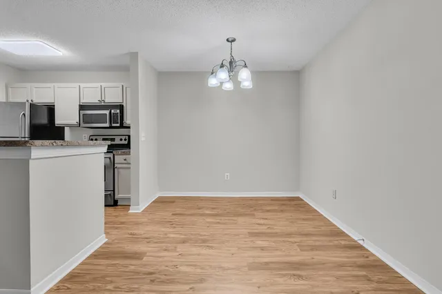 $2,100 | 2011 North Highway 17, Unit 2200H, Mount Pleasant, SC 29466