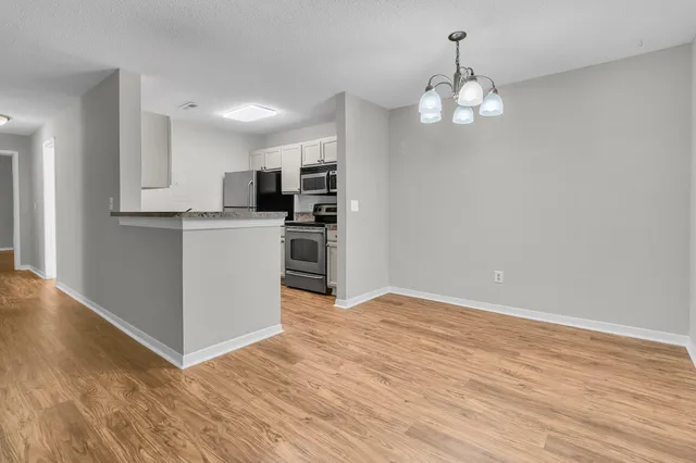 $2,100 | 2011 North Highway 17, Unit 2200H, Mount Pleasant, SC 29466