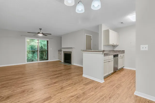 $2,100 | 2011 North Highway 17, Unit 2200H, Mount Pleasant, SC 29466