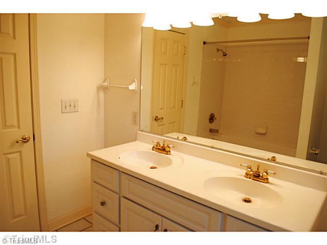 3514 Milhaven Road Winston-Salem, NC 27106 - Photo 11 of 13 Bath.