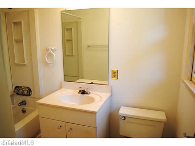 3514 Milhaven Road Winston-Salem, NC 27106 - Photo 12 of 13 Master Bath/Spa.