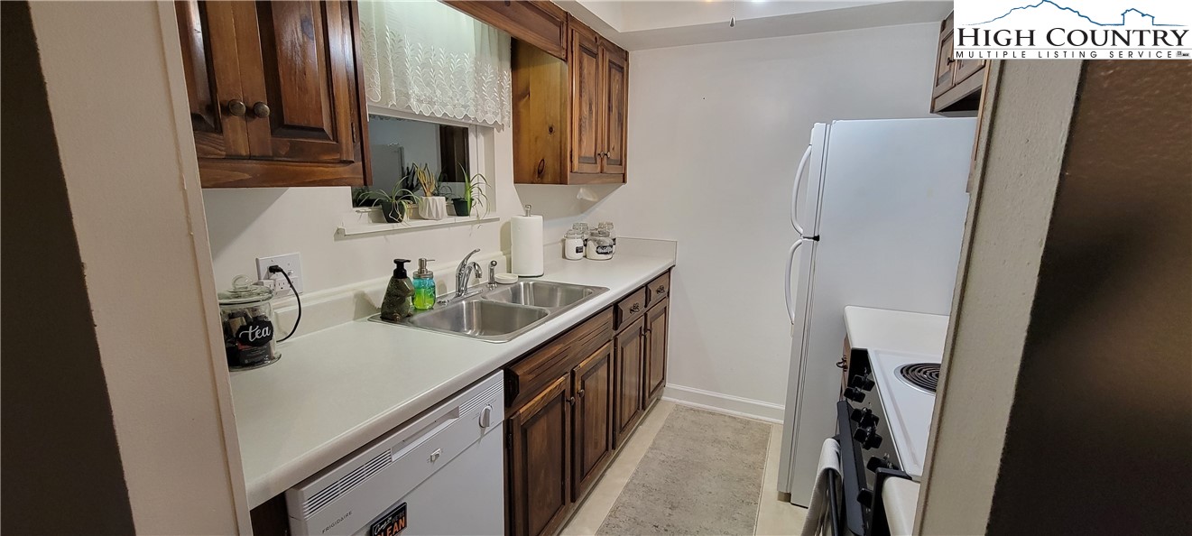 165 Meadow Ridge Road, Unit 4 Boone, NC 28607 - Photo 9 of 17 Gallery Image 9