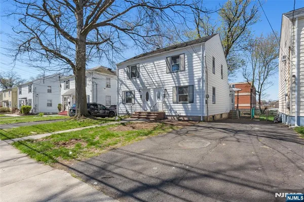 $395,000 | 325 Hollywood Avenue, Hillside, NJ 07205