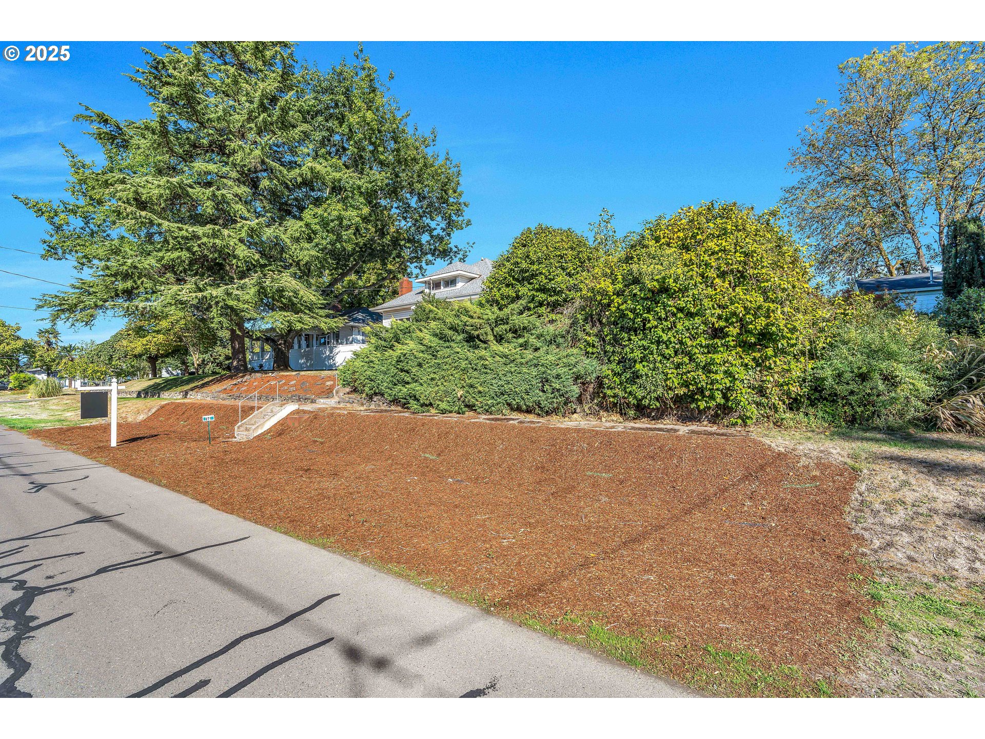 271 North 3rd Street Jefferson, OR 97352 - Photo 2 of 48