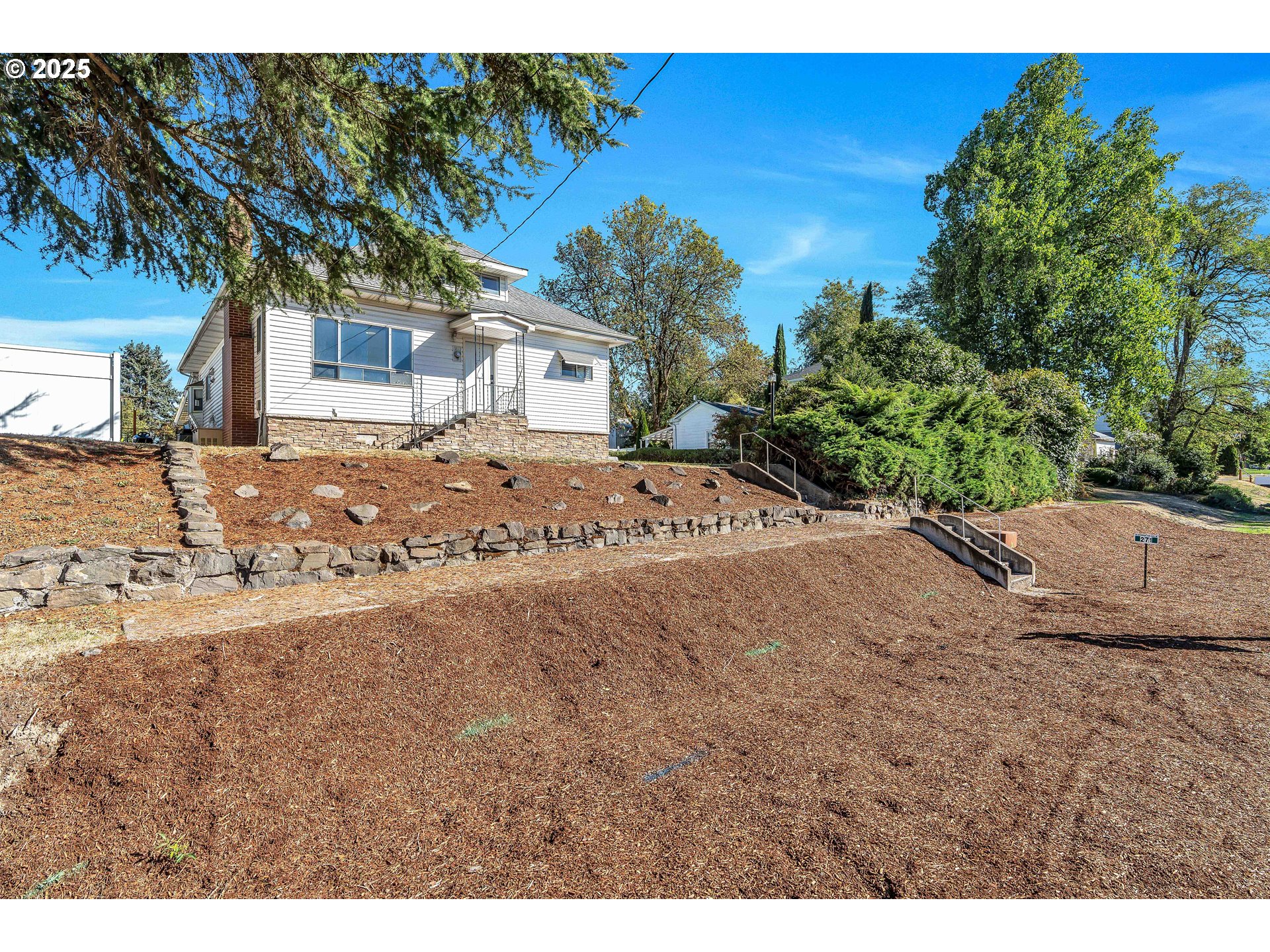 271 North 3rd Street Jefferson, OR 97352 - Photo 3 of 48