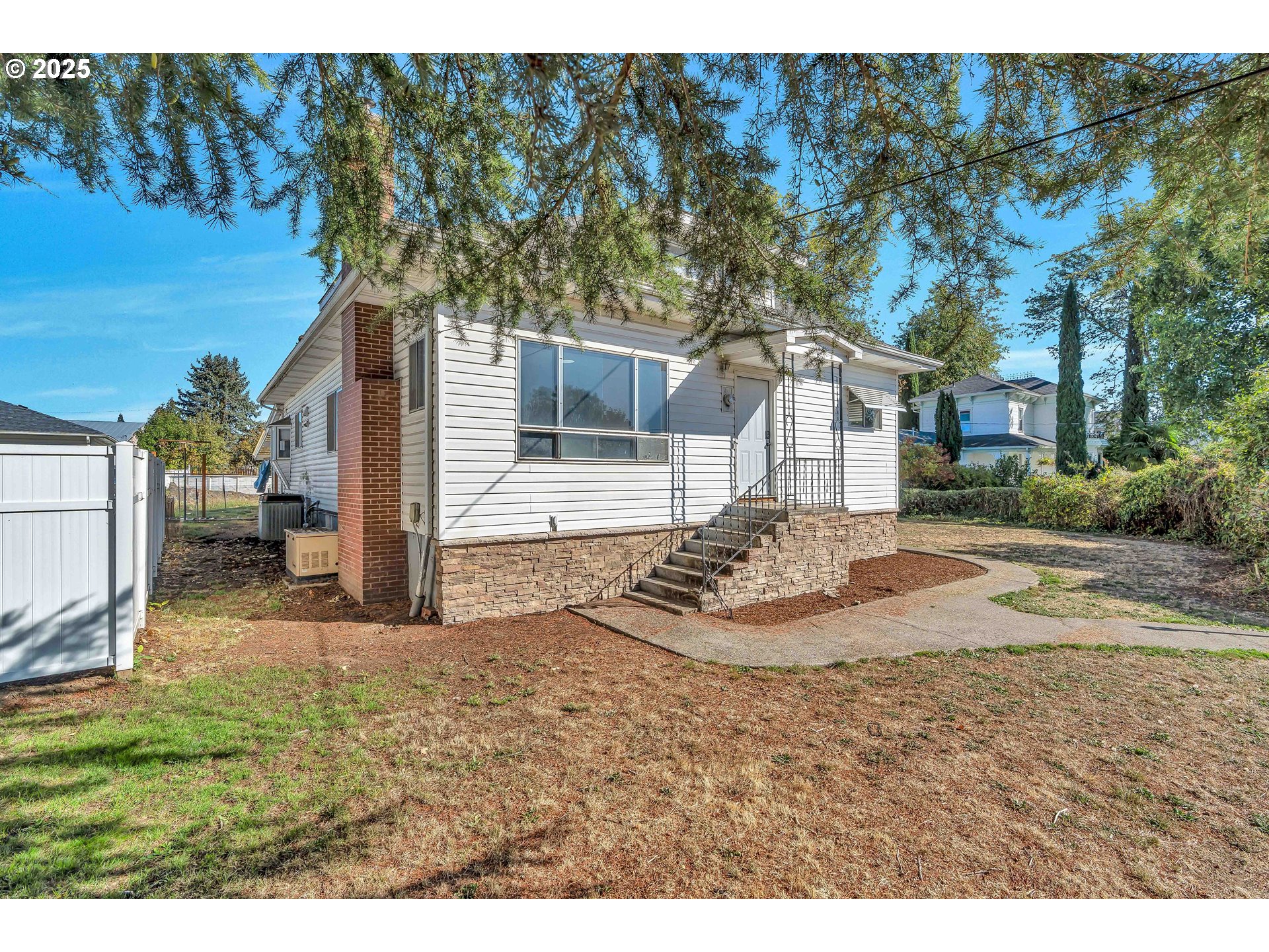 271 North 3rd Street Jefferson, OR 97352 - Photo 4 of 48