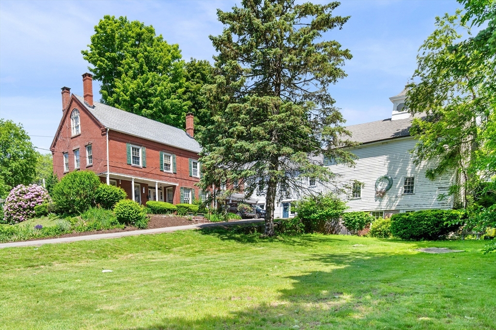 14 Poplar Street Danvers, MA 01923 - Photo 5 of 38