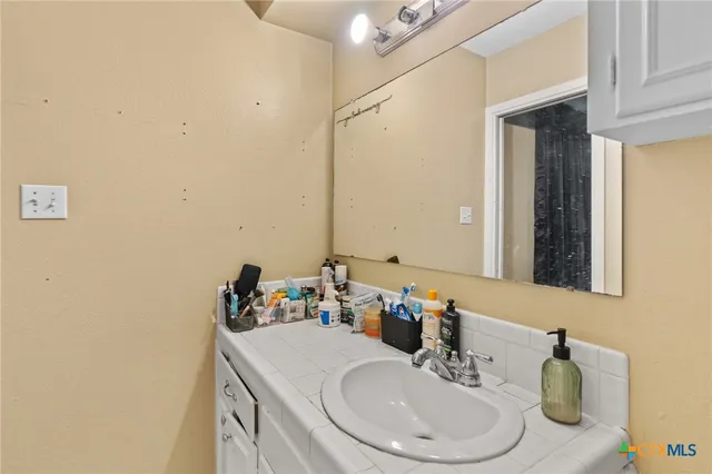 $210,000 | 203 Yorkshire Lane, Victoria, TX 77904